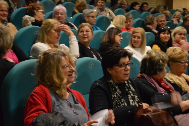 Filmowe spotkania w ramach "Kina dla Kobiet" w kinoteatrze Polonez w Skierniewicach cieszą się niesłabnącą popularnością.