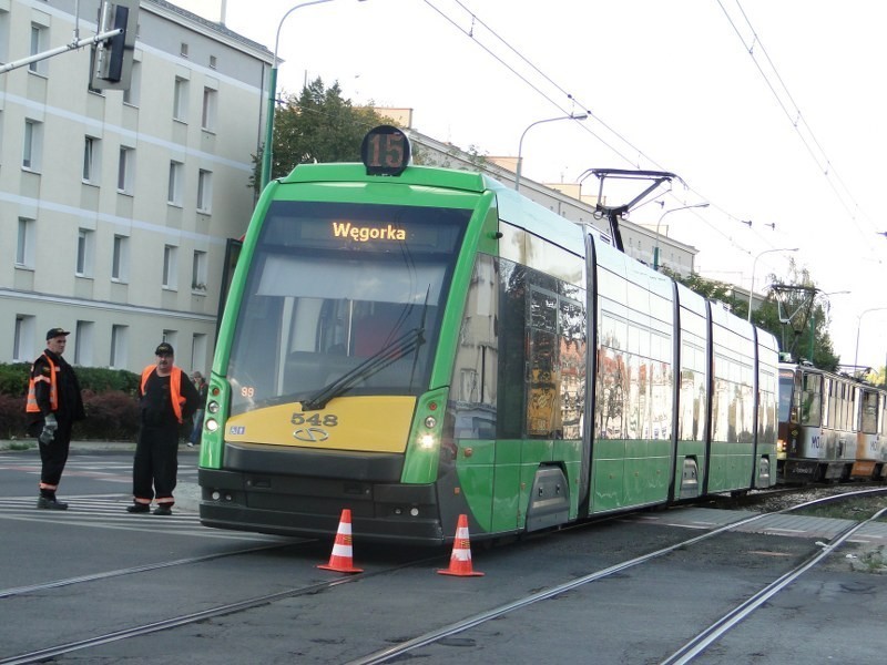 Poznań: Rowerzysta wpadł pod tramwaj na ul. Przybyszewskiego [ZDJĘCIA]