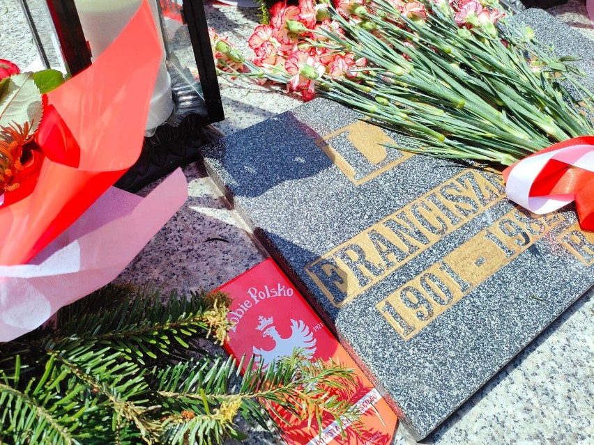 Powstańcy śląscy oznaczeni znakiem pamięci „Tobie Polsko” na cmentarzu w Gliwicach-Wójtowej Wsi. Zobacz ZDJĘCIA z tej uroczystości
