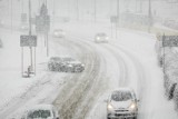 Intensywne opady śniegu w regionie. Trudna sytuacja na kujawsko-pomorskich drogach