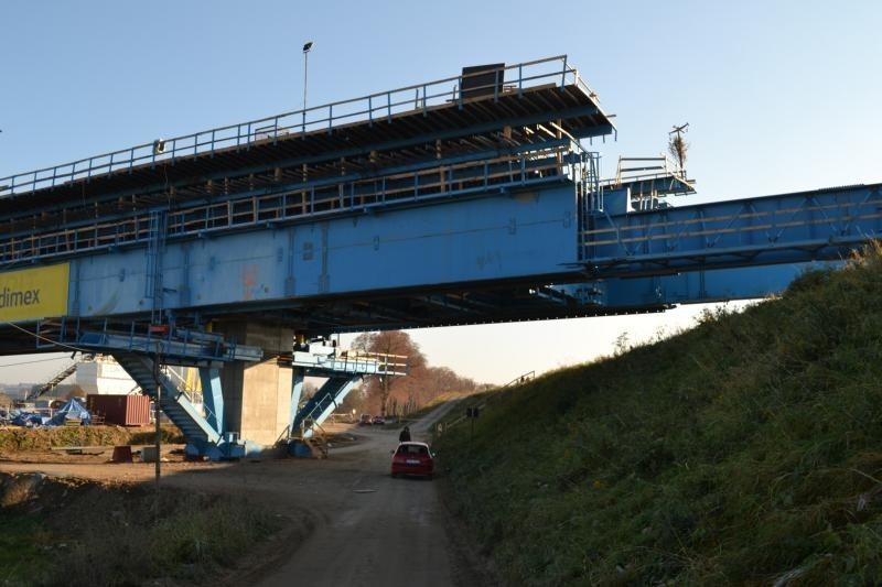 MOST W BUDOWIE. Budowa mostu pod Kwidzynem. Jak postępują prace? [FOTO]