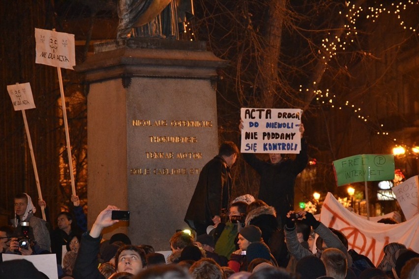 Manifestacja przeciwko ACTA w Toruniu [ZDJĘCIA I WIDEO]