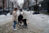 Ogromna gołoledź w Wielkopolsce. Drogi i chodniki są oblodzone. Łatwo o wypadek!