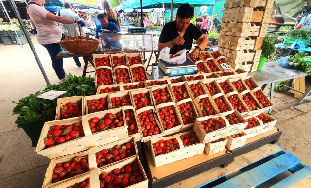 Ceny truskawek na rynku maślanym są wysokie, ale klientów nie brakuje