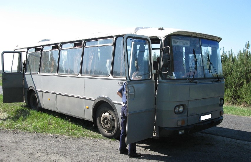 W Tuchorzy 11 latka wypadła z autobusu szkolnego (zdjęcia)