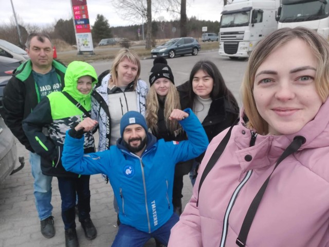 Pojechał do ogarniętej wojną Ukrainy i po 68 godzinach przekroczył polską granicę! Późnym wieczorem dotarł z dziećmi do Domu Chłopaków!