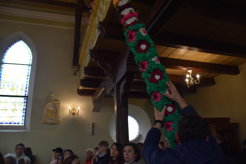 Palmy wielkanocne w Łubowie. W kościele ogłoszono wyniki konkursu na najpiękniejsze palmy