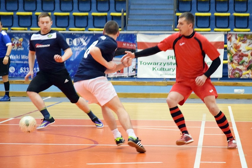 Futsal: 16 drużyn walczyło w Turnieju Walentynkowym 2018 o Puchar Prezydenta Miasta Piły. Zobacz zdjęcia