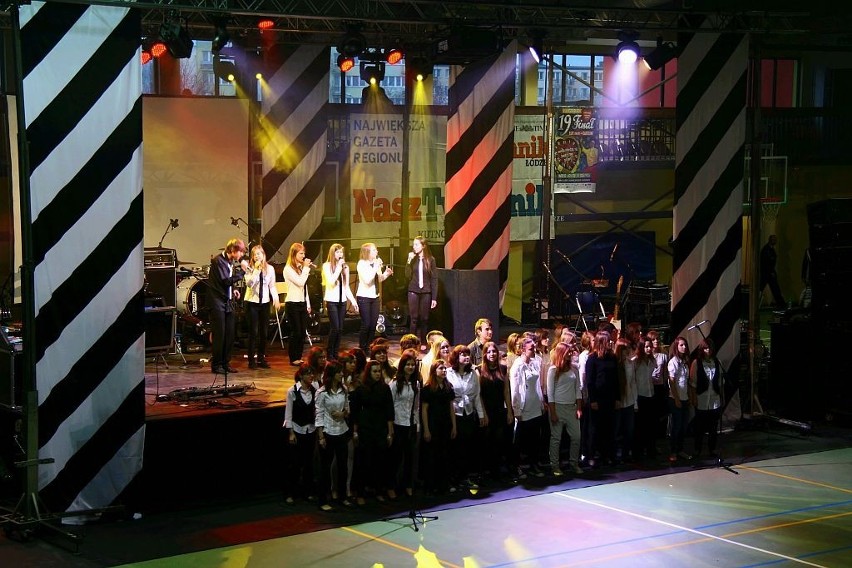 Kasia Kowalska zaśpiewała z chórem uczniów kutnowskich szkół