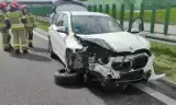 Wypadek na autostradzie A4. Kierująca BMW uderzyła w bok ciężarówki
