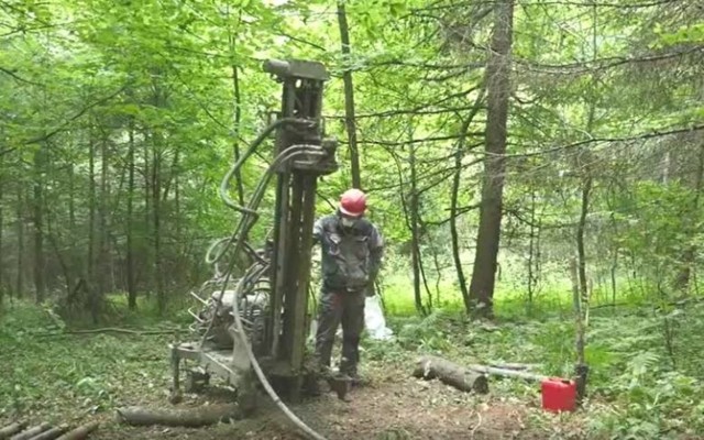 Blisko setkę pracowników Geofizyki Toruń udało się ściągnąć do kraju z Bułgarii dzięki "Lotowi do domu". Przechodzą kwarantannę. Loty kończą się 5 kwietnia, a firma ma jeszcze ekipę w Mozambiku, w Afryce.


Tekst: Małgorzata Oberlan