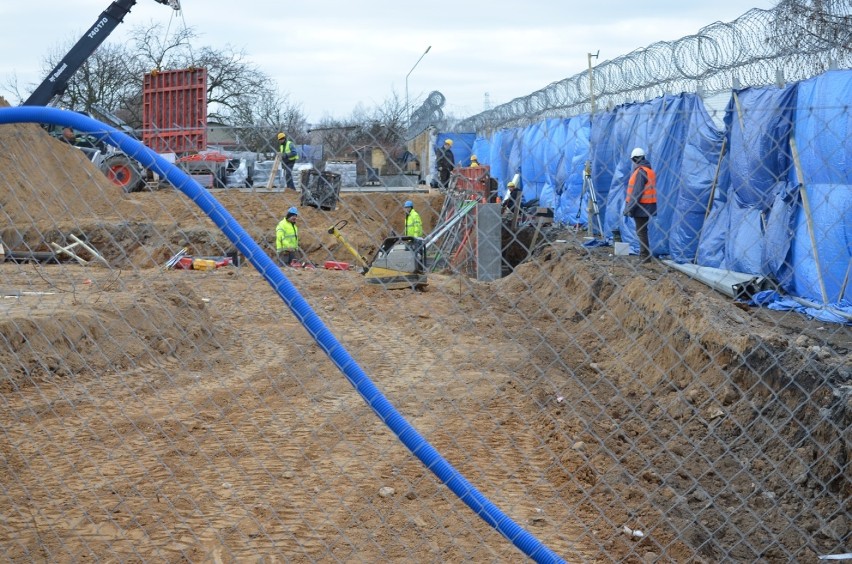 Głogów: W zakładzie karnym powstaje fabryka mebli. Więźniowie będą produkować towar wyłącznie dla Niemców. 