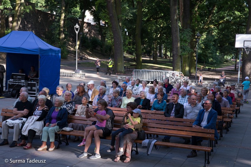 Trwa święto Brygady Wsparcia Dowodzenia Wielonarodowego Korpusu Północny-Wschód. Tak mieszkańcy bawili się na koncercie