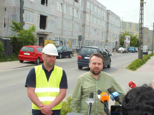 Podczas konferencji prasowej, od prawej: Marek Materek- prezydent Starachowic, Krzysztof Sławski- kierownik budowy