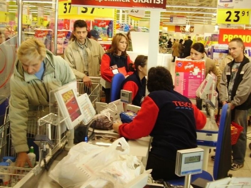 Do kasy były taaakie kolejki! Zobaczcie zdjęcia z otwarcia Tesco w Sokółce i poszukajcie znajomych twarzy