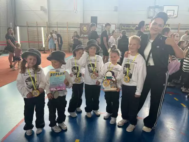 Grupy taneczne ze Studia Tańca Nowoczesnego Etna w Krośnie Odrzańskim przywieźli medale z turnieju w Deszcznie.