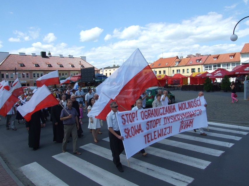 Wieluń: Marsz ulicami miasta w obronie telewizji Trwam i wolności słowa [ZDJĘCIA]