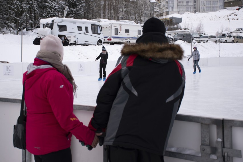 Pierwszy weekend ferii w Czarna Góra Resort. Stoki odwiedziło mnóstwo narciarzy. Zobacz zdjęcia! 