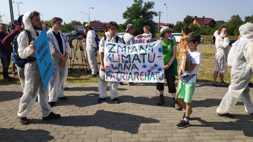  Aktywiści i aktywistki osiągnęli symboliczne zwycięstwo: Po godzinie 11 kopalnia Tomisławice wyłączyła taśmociąg.
