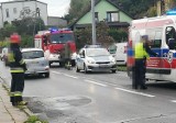 Wypadek na Radlińskiej w Wodzisławiu Śl. Auto wjechało w ogrodzenie