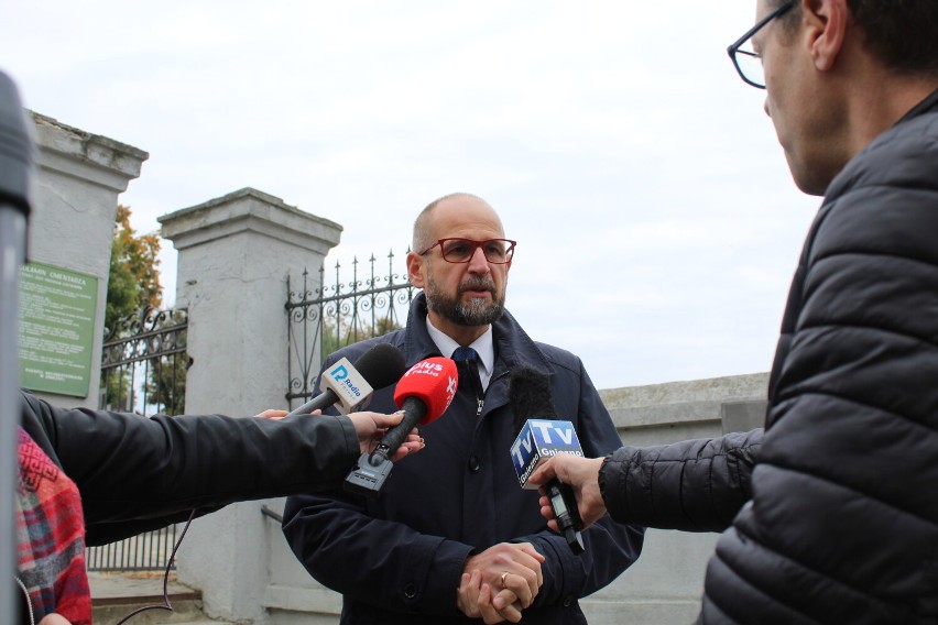 Gniezno. Cmentarze zyskały zniczodzielnie. Znicze nie muszą się marnować