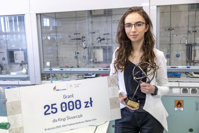 Kinga Ślusarczyk, studentka IV roku studiów inżynierskich na kierunku technologia chemiczna na Wydziale Chemicznym Politechniki Rzeszowskiej im. Ignacego Łukasiewicza