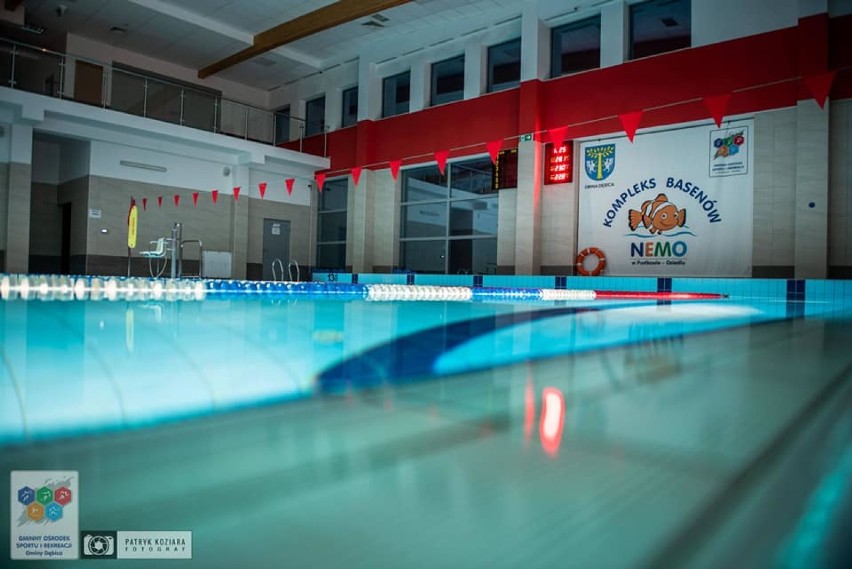 Nowe oświetlenie basenu sportowego na Kompleksie Basenów "NEMO" w Pustkowie - Osiedlu. Zobaczcie efekt!