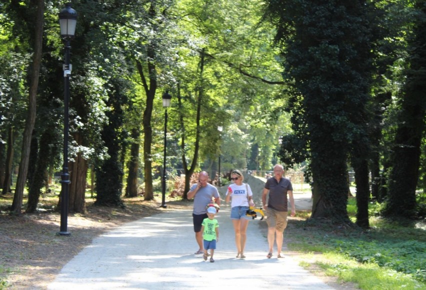 SŁAWA. Trwa rewaloryzacja Parku Miejskiego. Prace powoli dobiegają końca. Park w nowej odsłonie wygląda imponująco  [ZDJĘCIA]