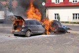 Pożar samochodu w Starych Bogaczowicach (ZDJĘCIA)