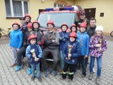 Młodzi strażacy z OSP Sieradz-Męka. Sympatyczna ekipa ledwo powstała, a już ma pierwsze sukcesy