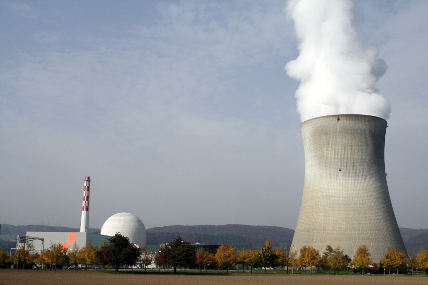 Budowa jednej elektrowni atomowej trwa dziesięć, czasem...