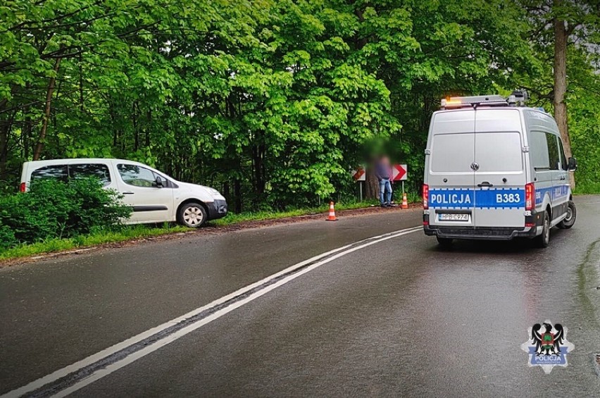 21-latek wyprzedzał na łuku drogi i na podwójnej ciagłej