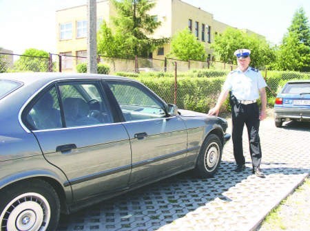 Sierżant sztabowy Kazimierz Wójcik odstawił na parking kolejny samochód - bmw. Kierowca miał prawie promil alkoholu we krwi. Jak w takim tempie samochodów będzie przybywać, to policja musi już dzisiaj szukać kolejnych parkingów...