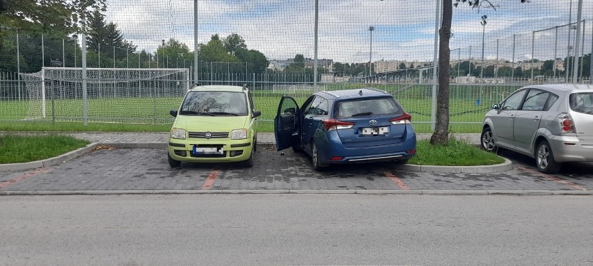 Brak wolnych miejsc parkingowych to spory problem w każdym...