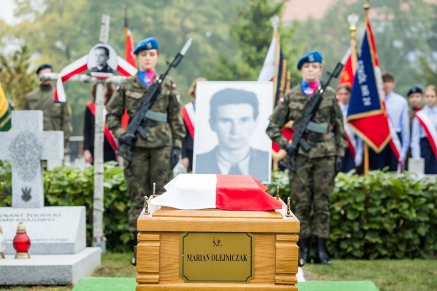 Pogrzeb kombatanta Mariana Olejniczaka poprzedziła msza...