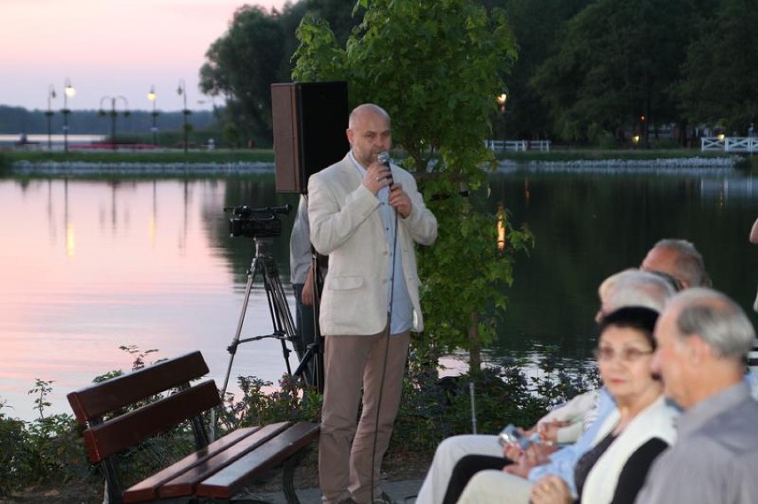 Spektakl  na jeziorze wolsztyńskim