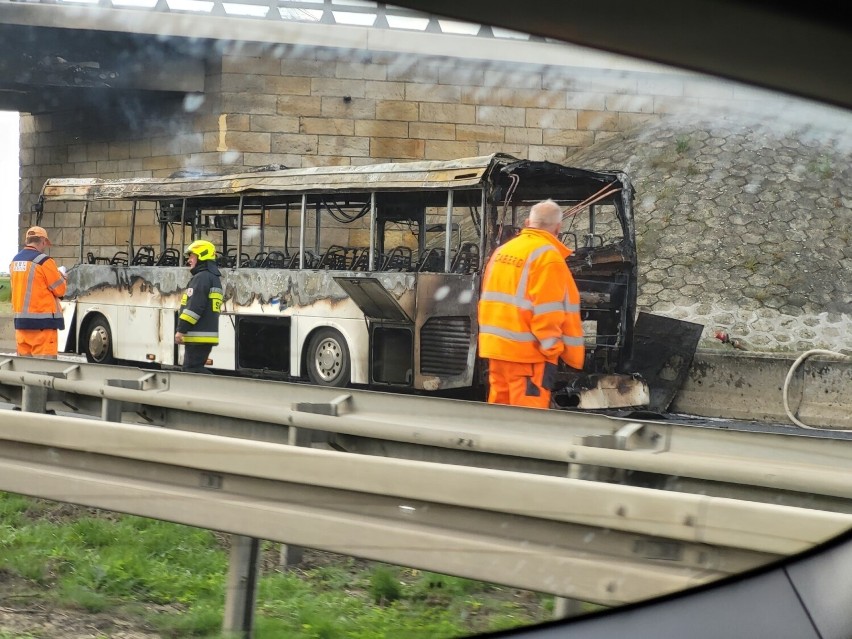 Autobus, którym podróżowały dzieci doszczętnie spłonął. Nikt...
