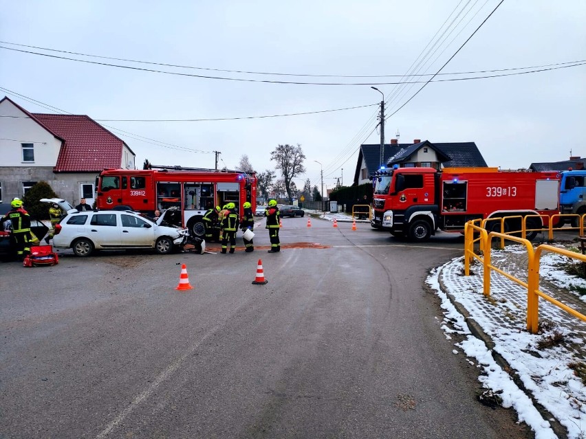 Wypadek w Gołębiewie z udziałem nauki jazdy. Kursanci ze Starogardu trafili do szpitala