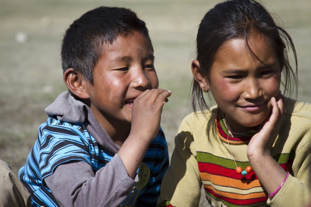 Reksio, Bolek i Lolek oraz Robert i Ania Maciąg odwiedzili w ubiegłym roku przyklasztorną  szkołę w nepalskim Jharkot, którą  opiekuje się fundacja Szkoły na Końcu Świata.