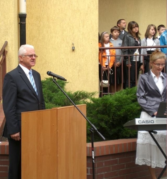 Wiesław Zych podczas zakończenia roku szkolnego