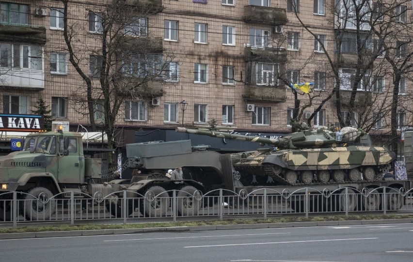 Ukraiński ciężki sprzęt na ulicach Kijowa