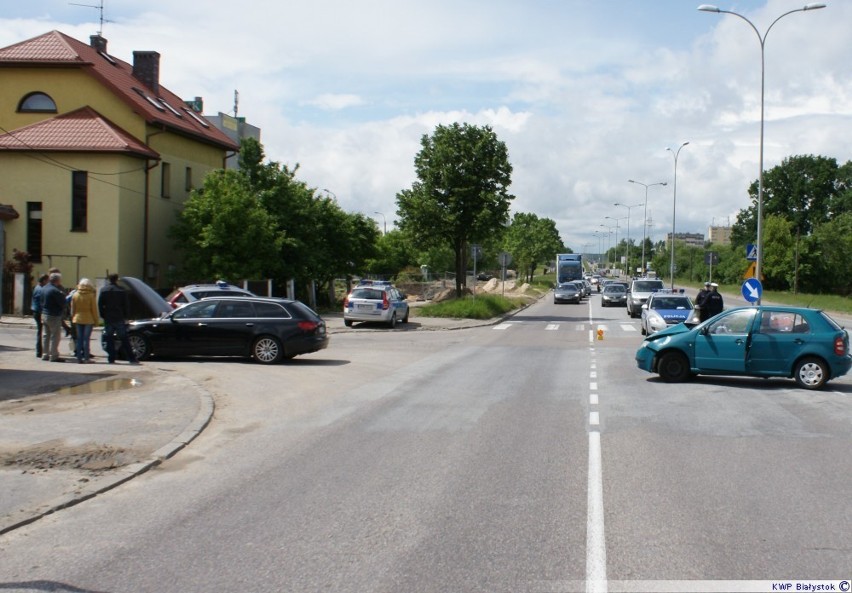 Wypadek w Białymstoku. zderzyły się dwa auta [zdjęcia]