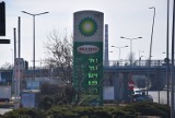 Tanie paliwo w Częstochowie? Sprawdź CENY ze stacji benzynowych! Tyle kosztuje benzyna, olej napędowy i LPG - ZDJĘCIA stacji. 17.03.2022