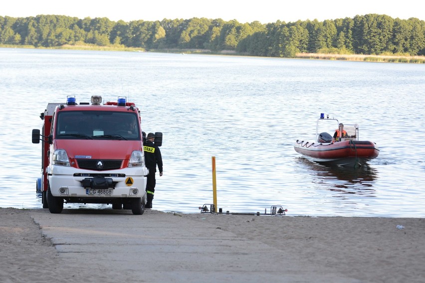 Strażacy szukali w Jeziorze Rudnickim pompy insulinowej [zdjęcia]