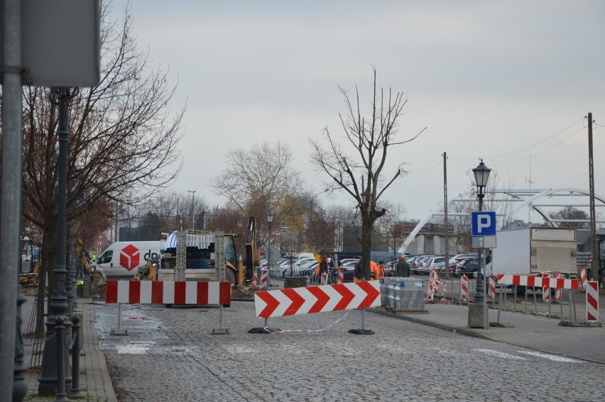 Utrudnienia na ul. 3 Maja w Łowiczu potrwają do piątku [ZDJĘCIA]