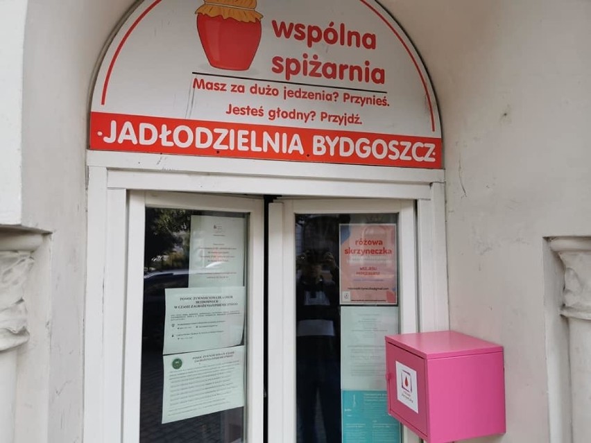 Przy wejściu do Jadłodzielni pojawiła się tajemnicza różowa...