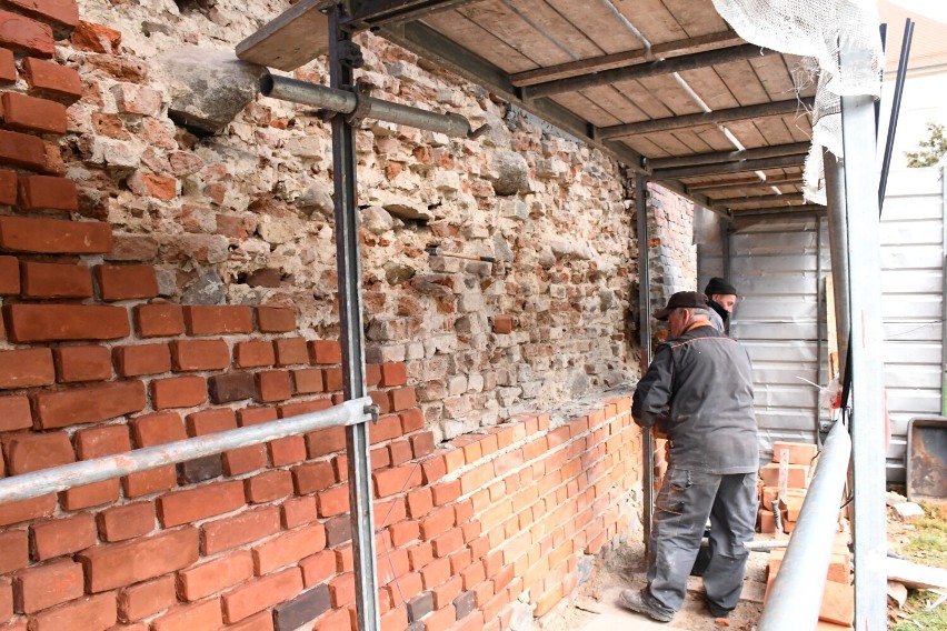 Rewitalizacja murów obronnych w Piotrkowie, listopad 2021