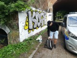 Graffiti na wiadukcie na ul. Nakielskiej w Bydgoszczy. Straż miejska zatrzymała autora malunku