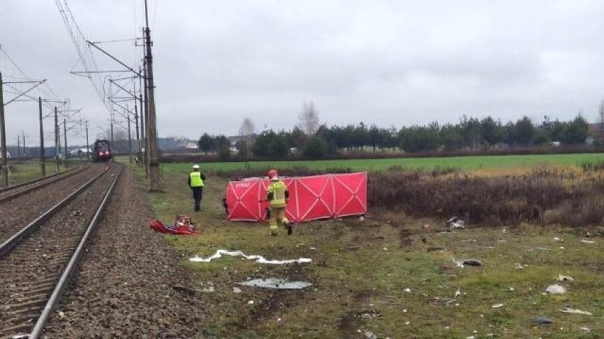Tragiczny wypadek na przejeździe kolejowym w Wierzawicach. Nie żyje 17-letnia dziewczyna