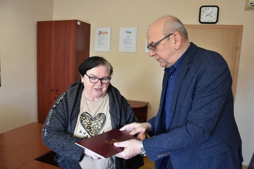 "Ciepłe mieszkanie" czyli nowe możliwości dla mieszkańców Rogoźna. Podpisano kolejne 3 umowy na realizację projektu